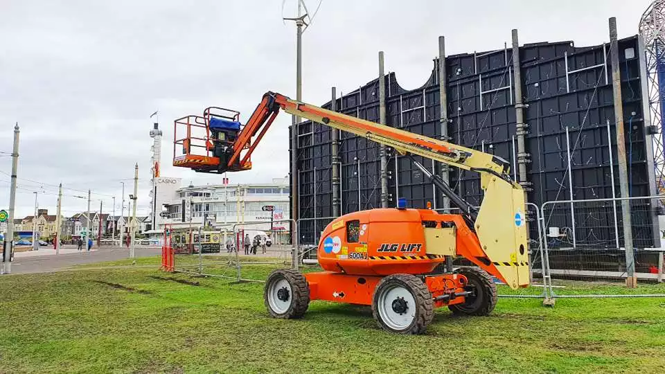 3 Great Domestic Uses for a Cherry Picker