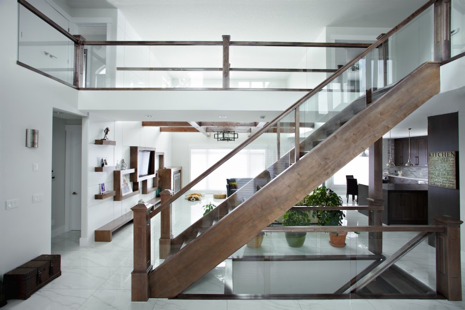 Why Glass Railing is a Popular Choice for Modern Houses