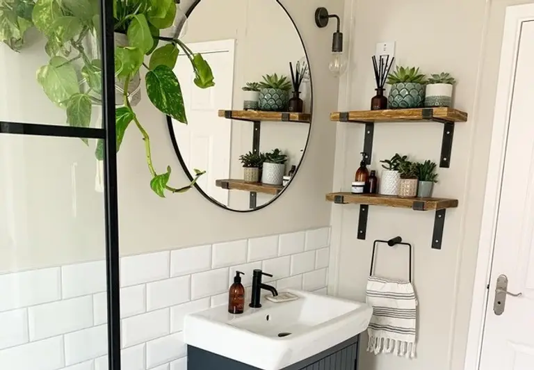 How to Maximise Space in a Small Bathroom