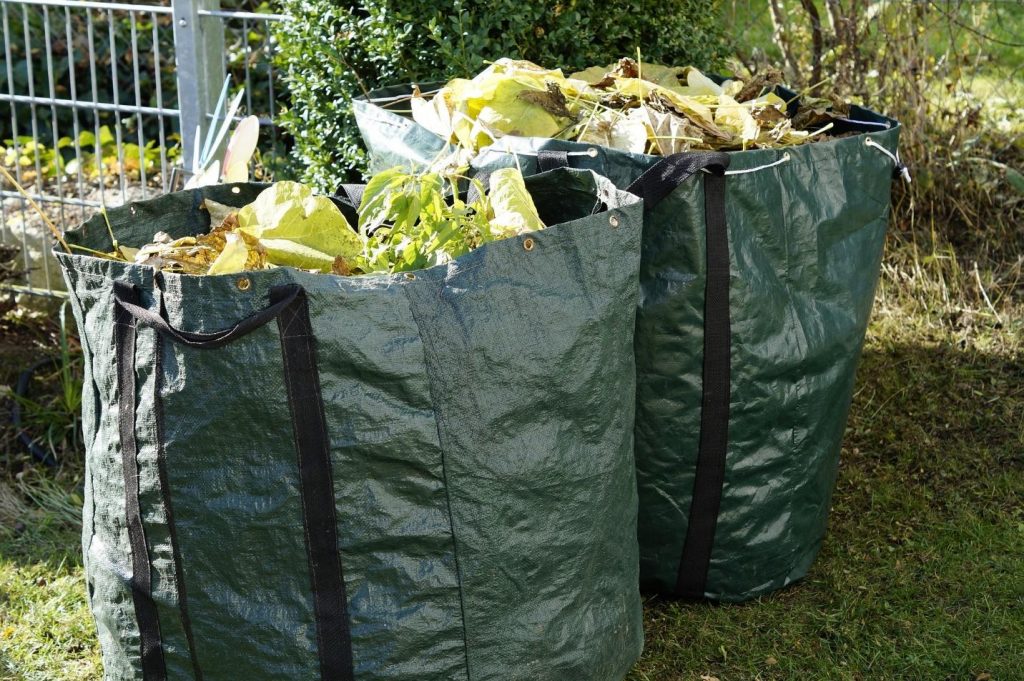 C:\Users\User\Downloads\garden-waste-1047259_1920.jpg