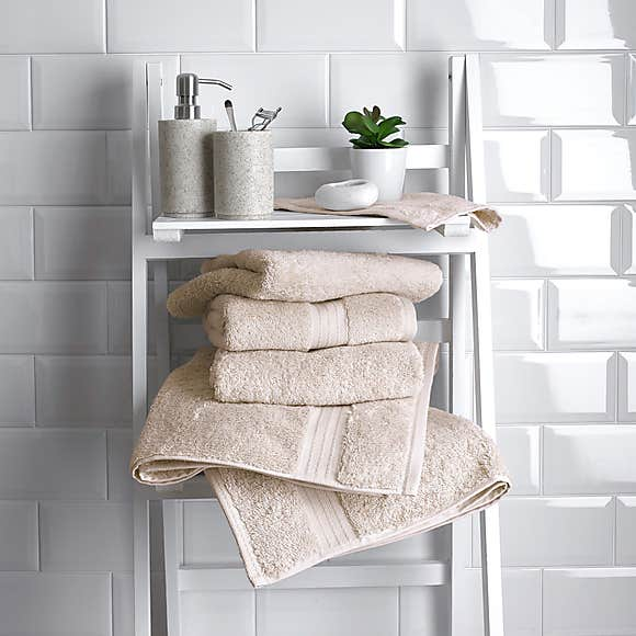 Bulk Luxury: The Ultimate Guide to Wholesale Towels from the Top 3 UK Suppliers