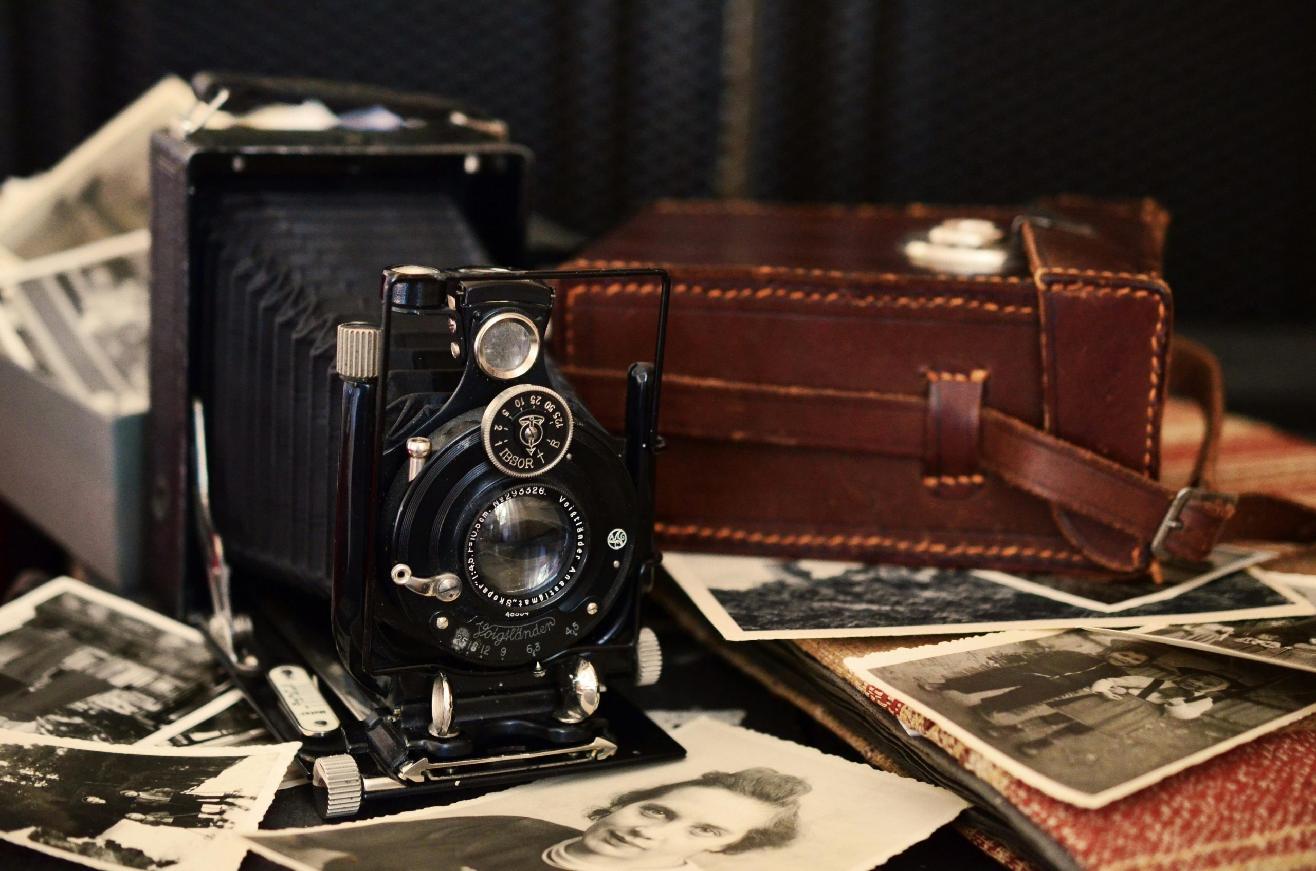 Simple Do’s & Don’ts Of Displaying (And Preserving) Old Family Photos